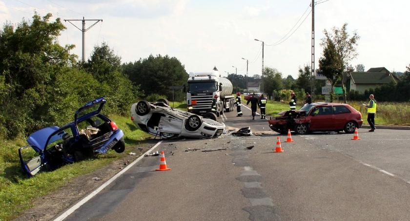 Trzy osoby ranne. Groźny wypadek u sąsiadów (zdjęcia)