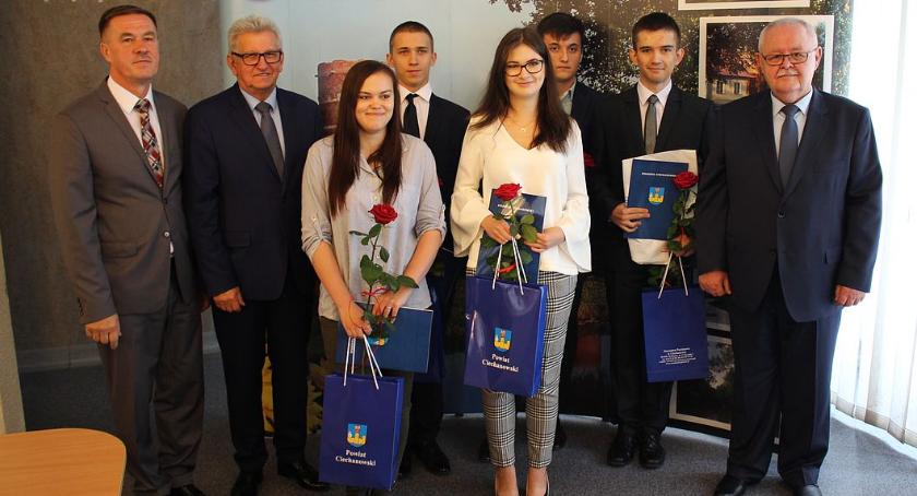 Najlepsi maturzyści z powiatu ciechanowskiego docenieni (zdjęcia)