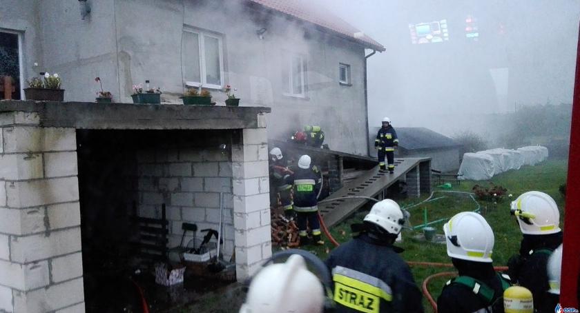 Pożar w domu jednorodzinnym pod Glinojeckiem (zdjęcia)