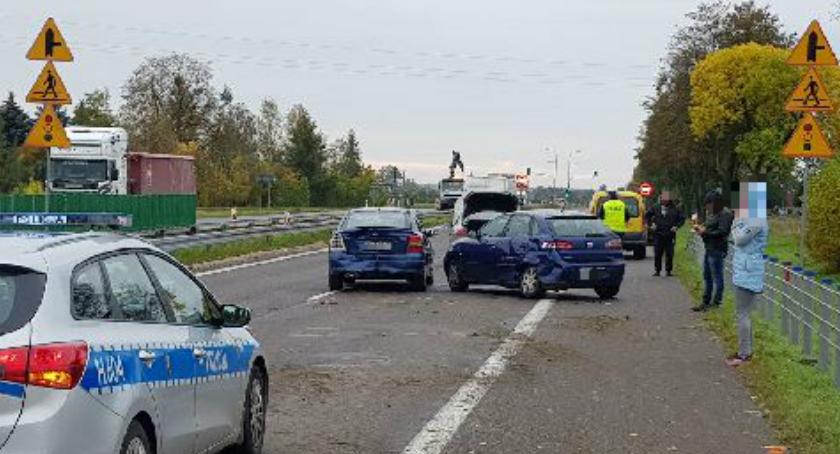 Zdarzenie z udziałem trzech aut na krajówce. Są utrudnienia w ruchu (akt.)