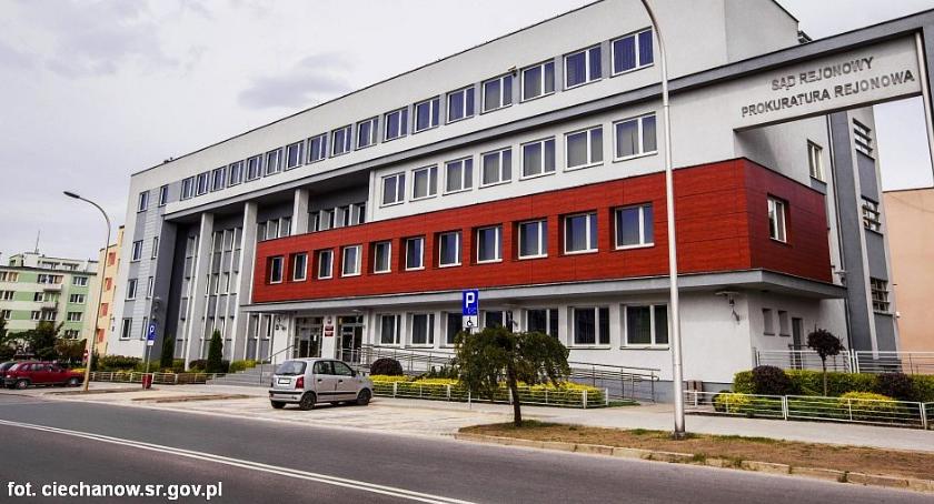 Kobieta, która wjechała autem na plażę w Ciechanowie, dobrowolnie poddała się karze