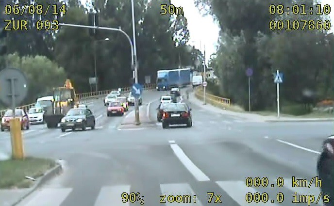 Łamała przepisy na Płockiej - straciła prawo jazdy. Zobacz nagranie policji