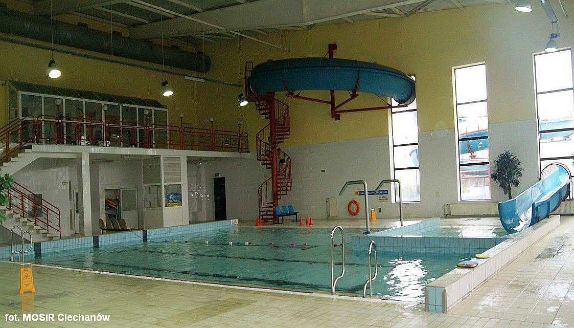 Za mało chloru na basenie. Sanepid zamknął nieckę, bo wykrył bakterię