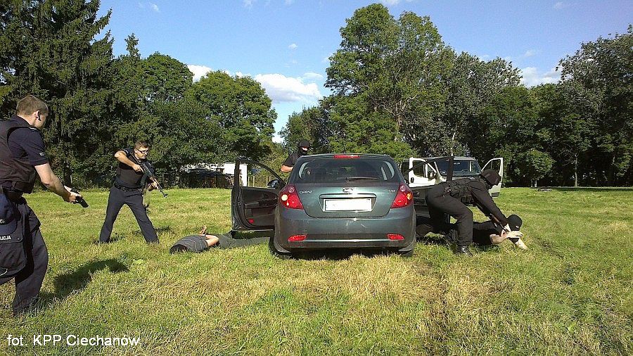 Policjanci odbili wójta z rąk porywaczy