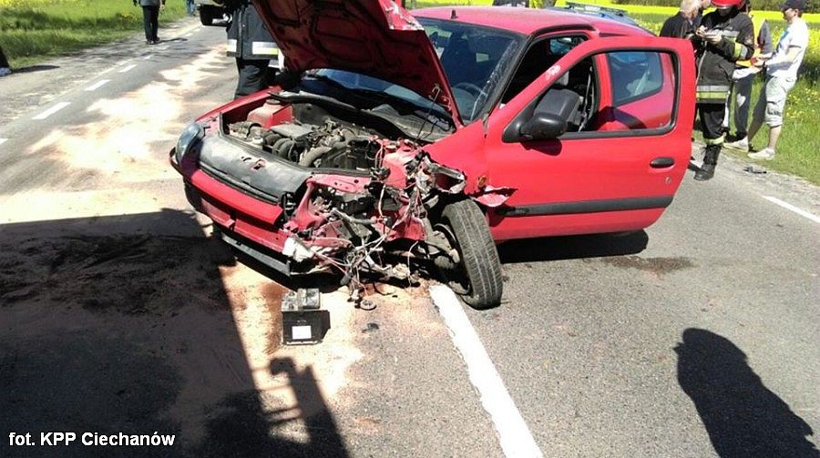 Groźna kolizja pod Ciechanowem. Zderzyły się osobówka, autobus i samochód ciężarowy