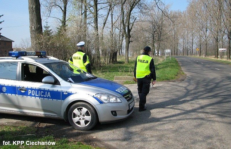 Świąteczny weekend na drogach powiatu: Kolizje, pijani kierowcy i prawie sto mandatów