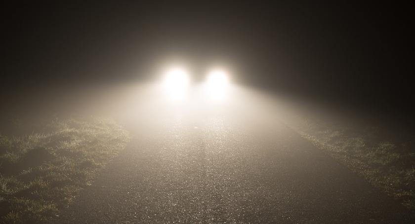 Uwaga na gęste mgły na Mazowszu. IMGW ostrzega