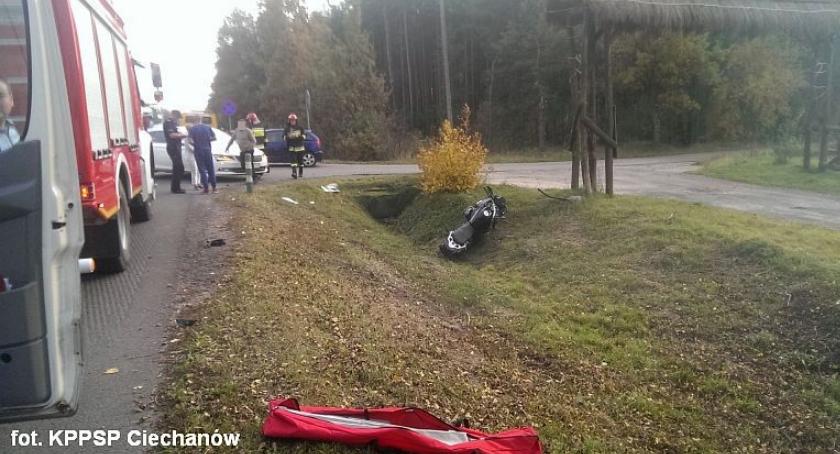 Motocyklista uderzył w osobówkę pod Glinojeckiem (zdjęcia)