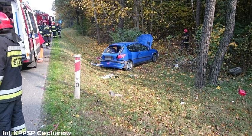 71-latek wyjeżdżał ze stacji paliw. Zderzył się z ciężarówką (zdjęcia)