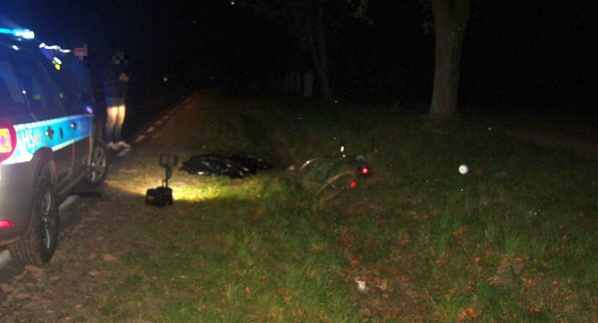 Odnalazł na poboczu ciało mężczyzny. Policja apeluje o pomoc w ustaleniu sprawcy wypadku