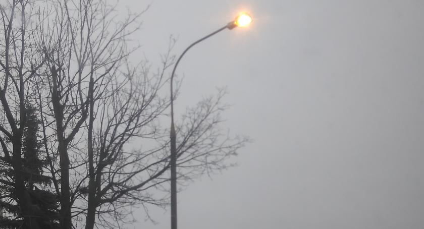 Wasze Info: Dlaczego latarnie w Ciechanowie świecą w dzień?