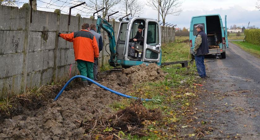 Na os. Powstańców Wielkopolskich ruszyła budowa oświetlenia
