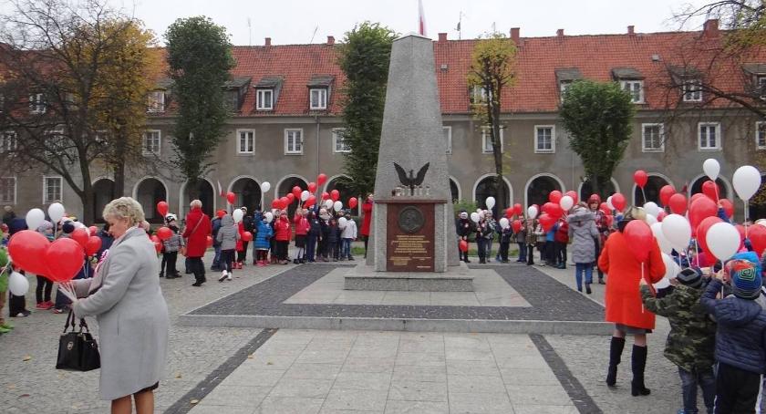 Uczniowie SP 6 uczcili rocznicę odzyskania niepodległości (zdjęcia)