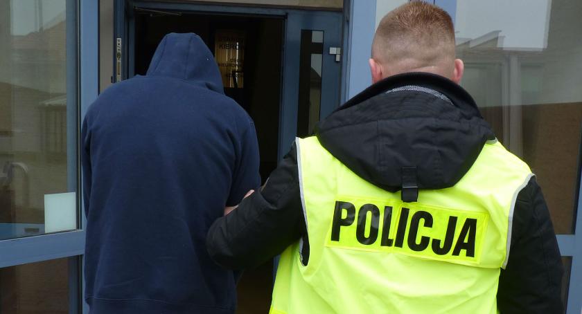 U sąsiadów: Napadł na kobietę, bo miał za dużo długów. Zatrzymali go przechodnie