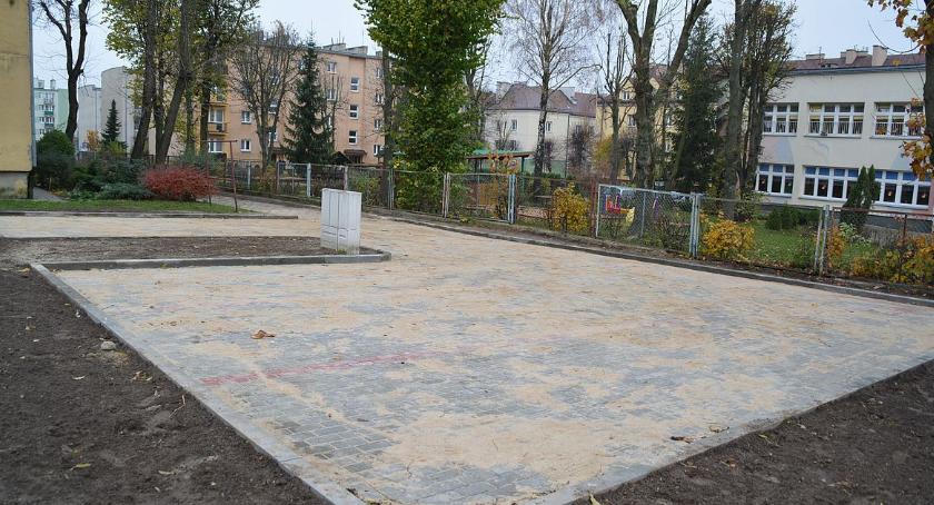 W Ciechanowie zakończyła się budowa nowego parkingu i chodnika