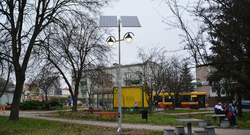 W Ciechanowie stanęły kolejne latarnie solarne