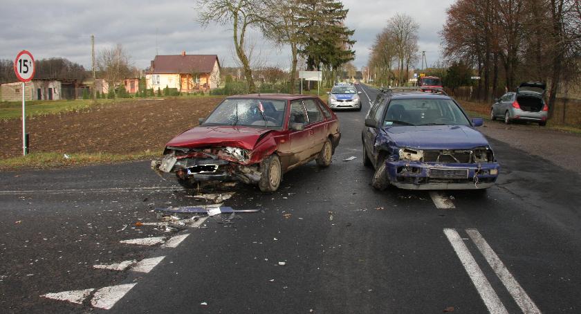 U sąsiadów: Ciężarna trafiła do szpitala po zderzeniu Golfa z Polonezem