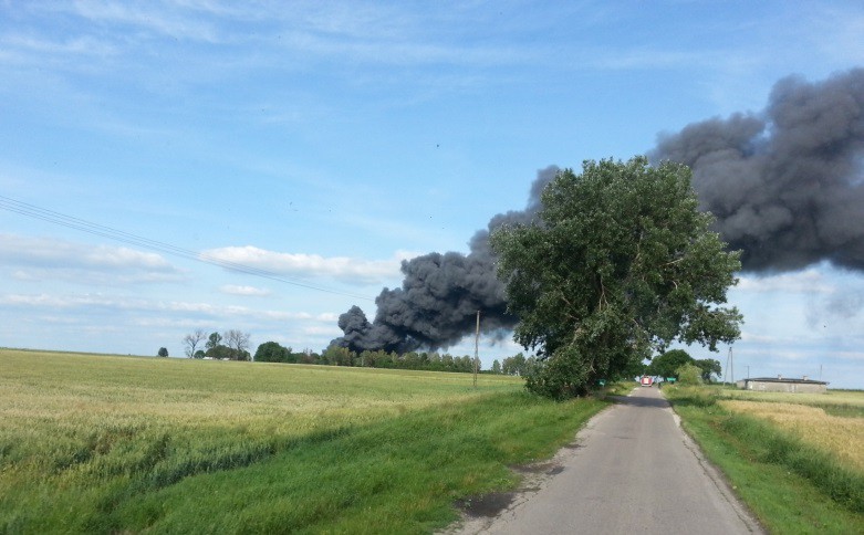 Groźny pożar pod Ciechanowem. Straty wynoszą ponad 400 tys. zł (zdjęcia)