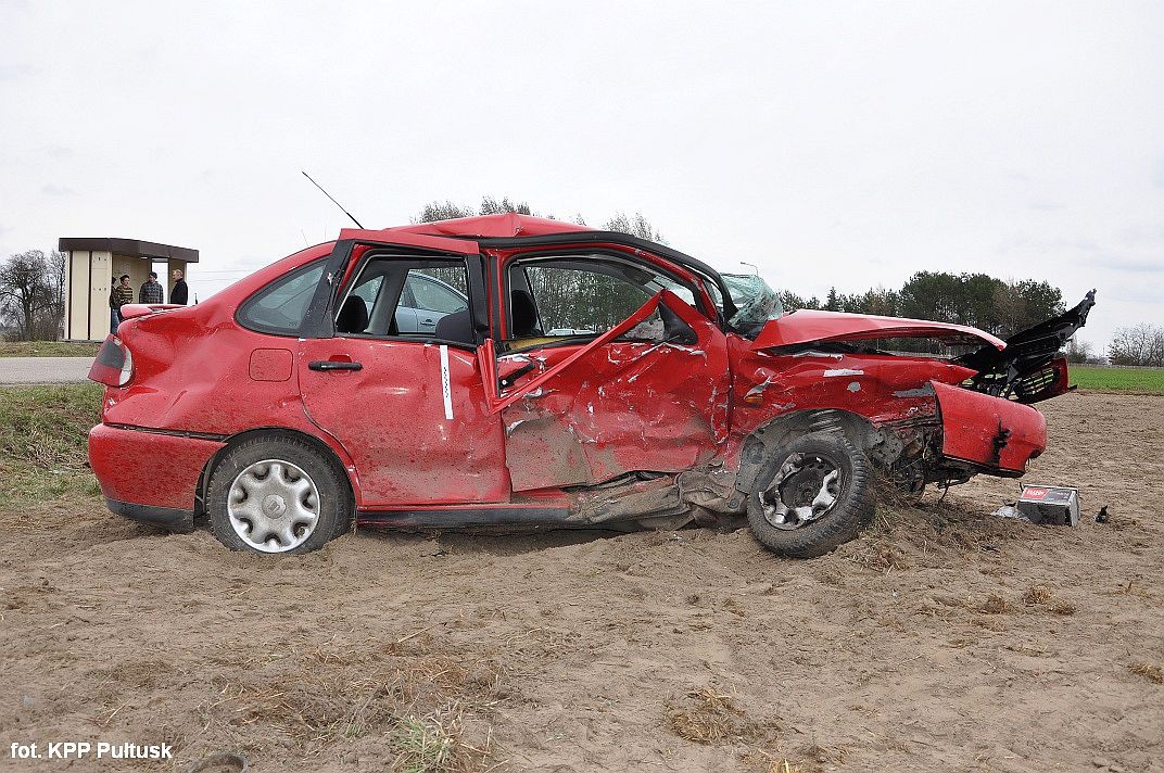 Tragiczny wypadek: jedna osoba zginęła, czworo dzieci rannych (zdjęcia)