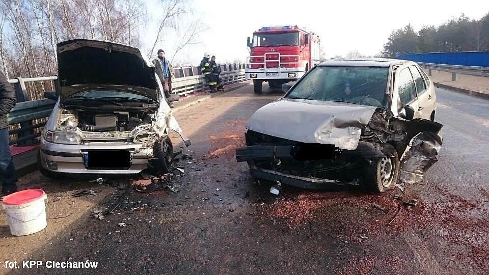 Zderzenie trzech aut na wiadukcie. Sprawca miał zakaz prowadzenia pojazdów (zdjęcia)