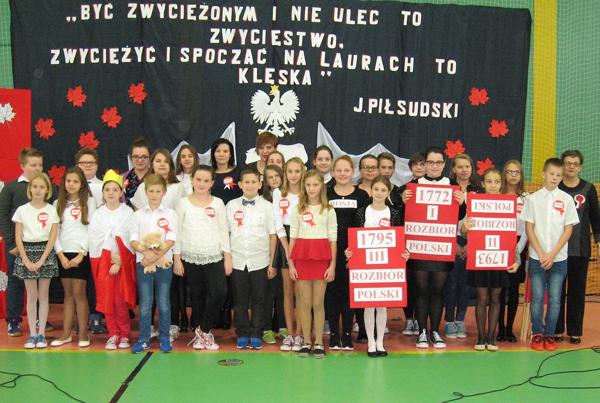 Uczniowie SP 4 w Ciechanowie uczcili Święto Niepodległości