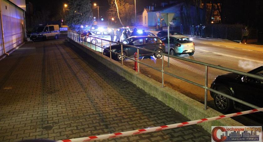 Zabójstwo w Ciechanowie? Przy markecie znaleziono zwłoki mężczyzny (wideo/zdjęcia)