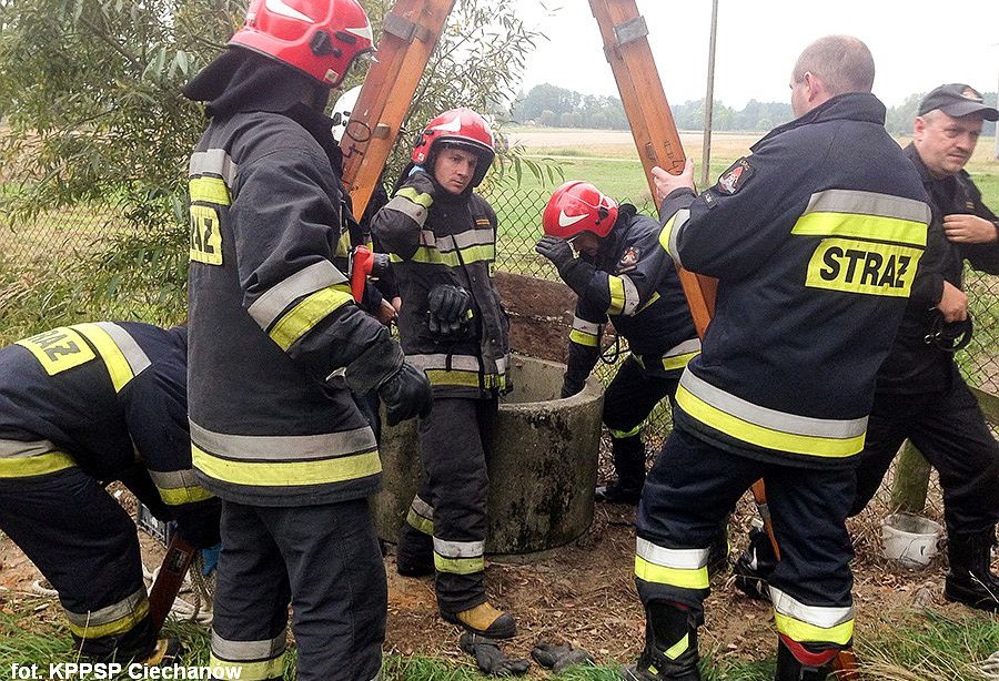 Tragedia pod Sońskiem: Mężczyzna wpadł do studni. Zginął na miejscu (zdjęcia)