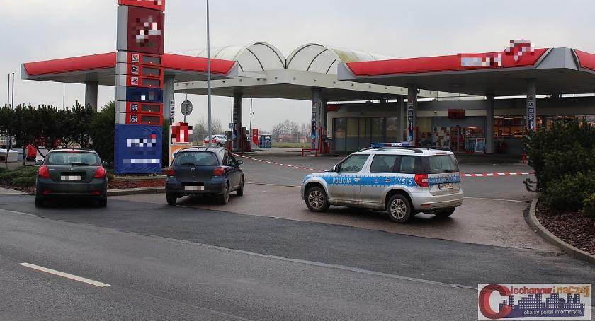 Napad na stację paliw w Ciechanowie. Policja poszukuje sprawcy