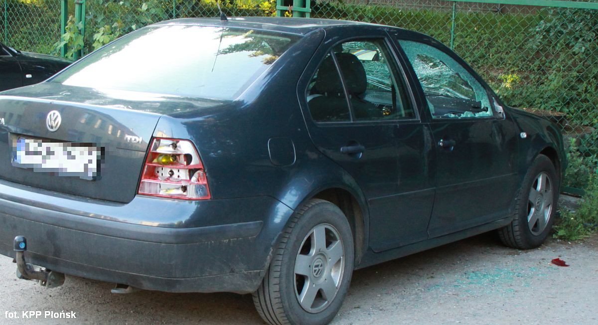 U sąsiadów: Z zazdrości o kobietę zniszczył samochód na parkingu przy szpitalu