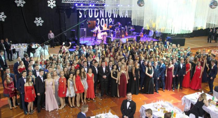 Studniówka 2018 w I LO im. Zygmunta Krasińskiego w Ciechanowie [wideo/zdjęcia]