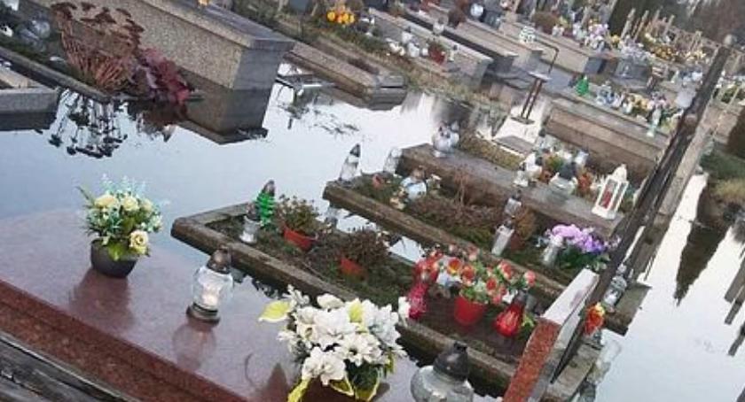 Wasze Info: Woda zalewa groby na cmentarzu komunalnym. PUK wyjaśnia