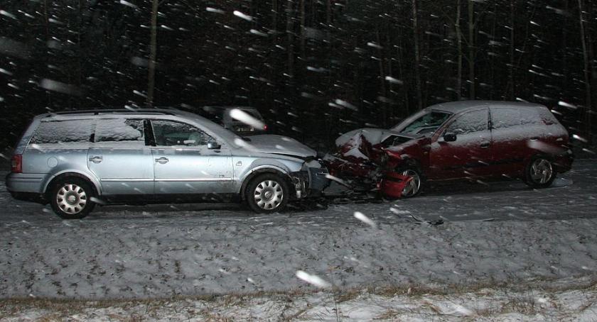 Czołówka dwóch osobówek. 34-letni sprawca był pijany