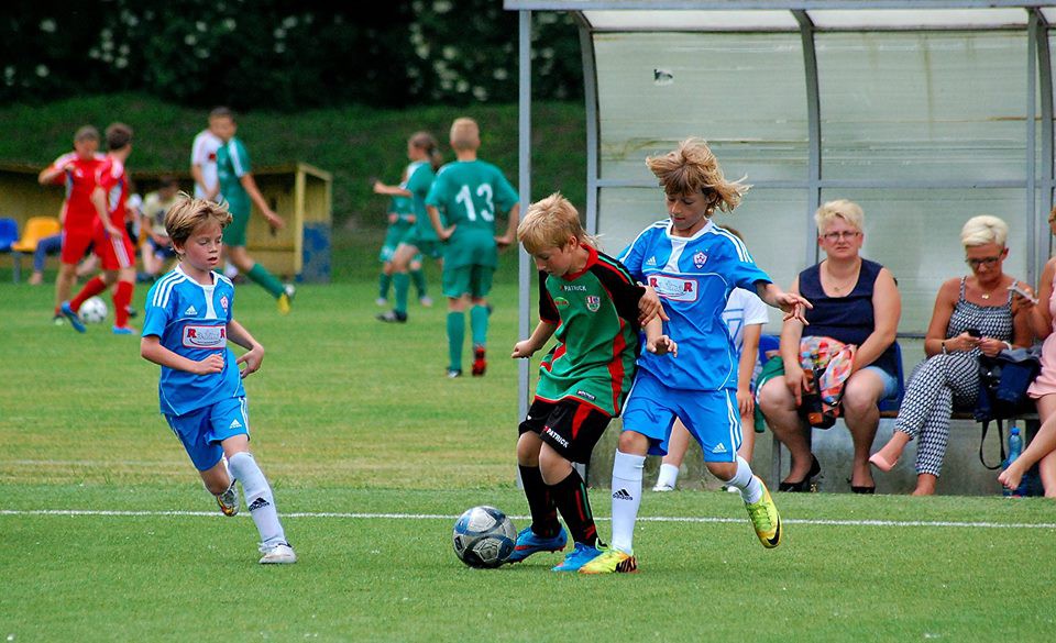 Młodzi piłkarze z Football School Ciechanów zmierzą się z Jagiellonią Białystok