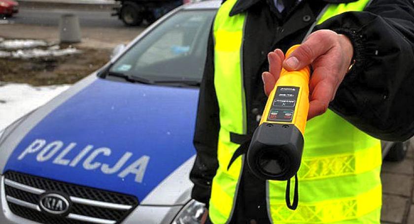 Tir wywrócił się na DK 60 i uderzył w ogrodzenie. Kierowca był pijany