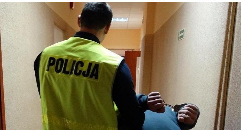 Włamanie i kradzież w jednej z firm pod Ciechanowem. Policja zatrzymała 5 osób