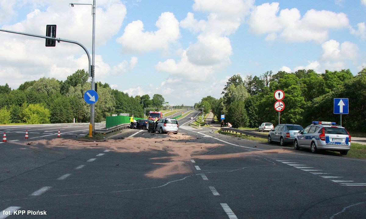 U sąsiadów: Pięć osób rannych po zderzeniu Mazdy ze Skodą