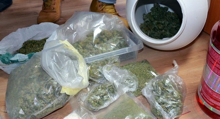Przejęli ponad kilogram narkotyków. Dwie osoby zatrzymane