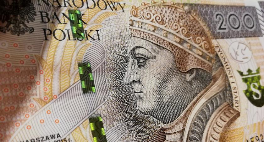 Wzrosną specjalne świadczenia dla stulatków