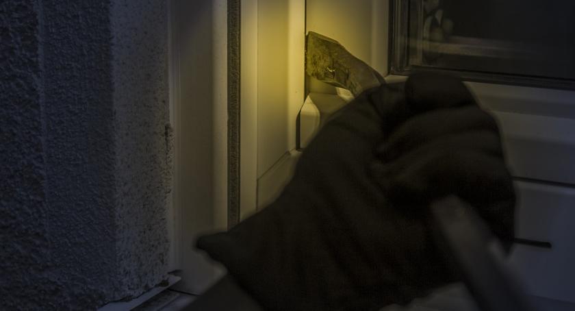 Włamywacze grasują w Ciechanowie i okolicach. Okradają domy jednorodzinne