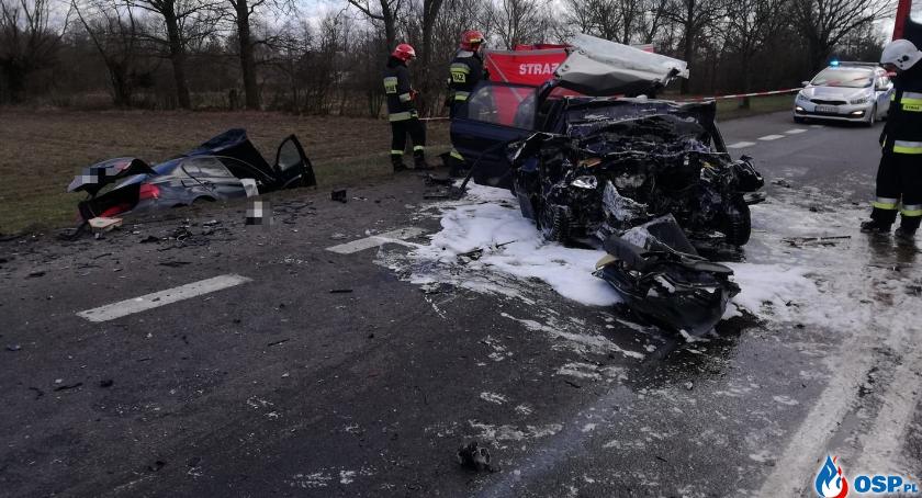 Tragiczny finał zderzenia BMW z Oplem pod Glinojeckiem (zdjęcia)