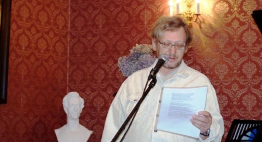 Zamyślenia przy pomniku starych fotografii - wieczór literacki z Markiem Januszem Piotrowskim