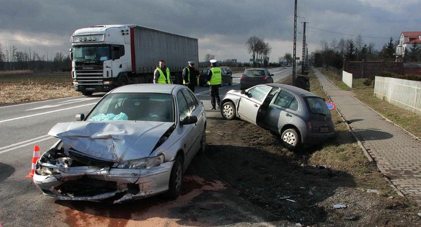 Zderzenie osobówek. Ciężarna 25-latka poważnie ranna