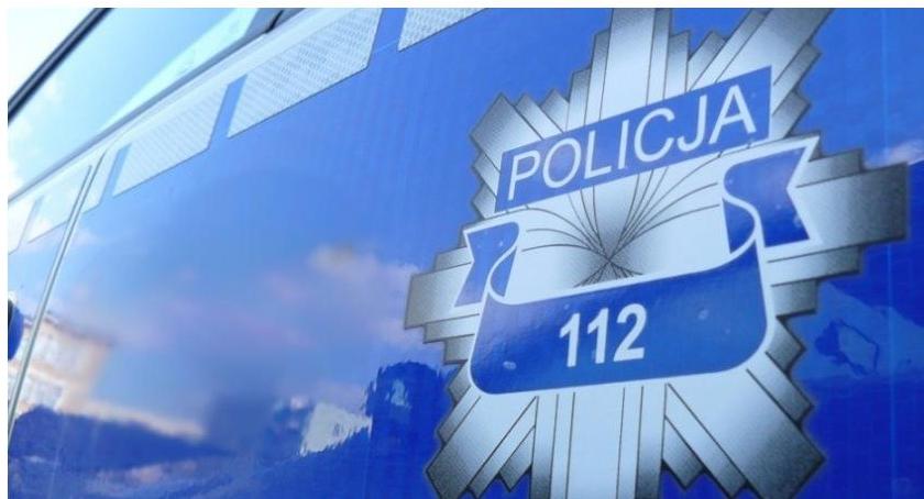 Pasażer samochodu znieważył policjantów i trafił do aresztu