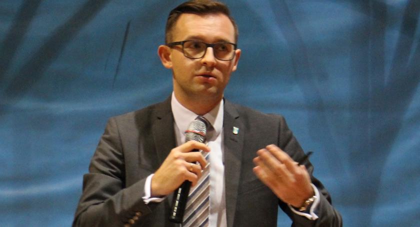 Prezydent: Pomnik smoleński? To wygląda na wewnątrzpartyjne rozgrywki
