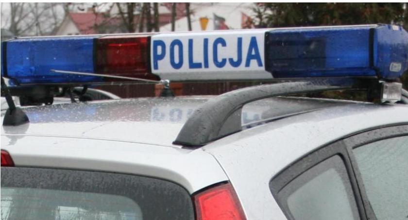 Fiat wpadł do rowu niedaleko Ciechanowa. Za kierownicą nastolatka