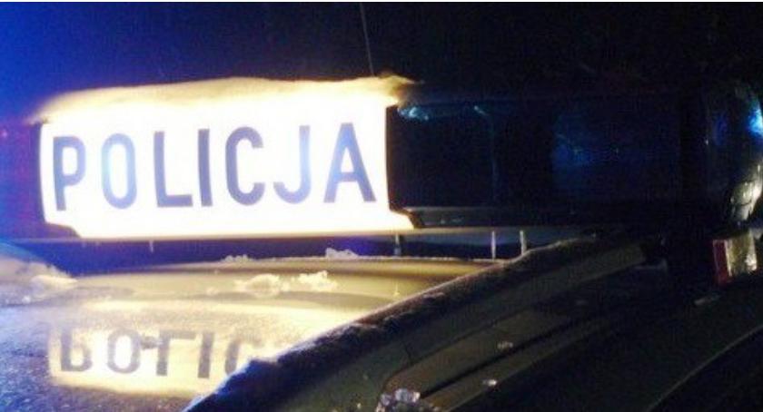 Kierowca Renault uderzył w drzewo. Był pod wpływem alkoholu