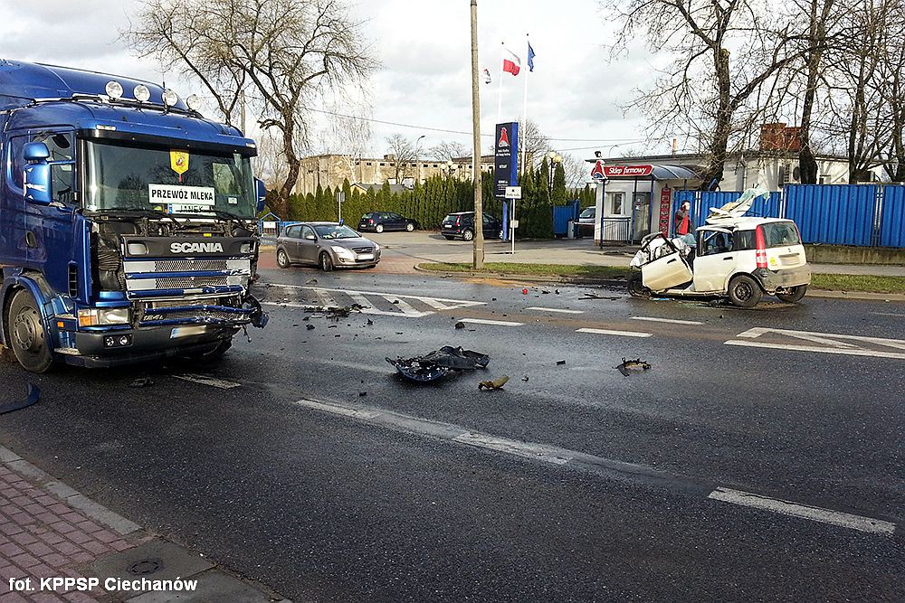 Śmiertelny wypadek na Płockiej. Zginął 25-latek (zdjęcia)