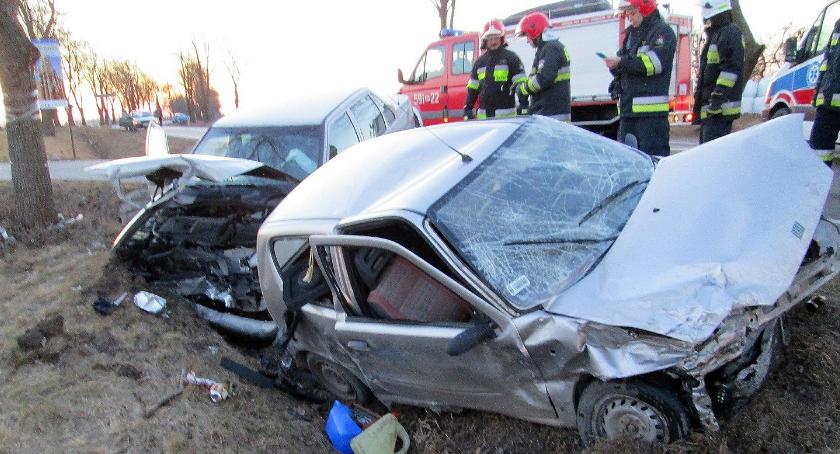 Uderzył Fiatem w Volvo. Był pijany i nie miał prawa jazdy [zdjęcia]