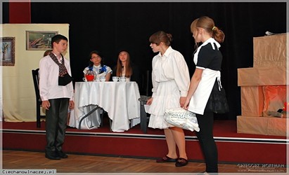 TEATR NA SZÓSTKĘ PREZENTUJE