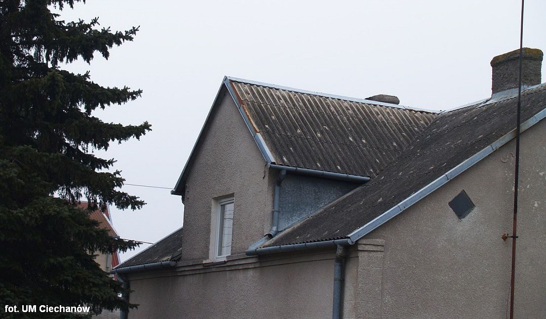 Ciechanów pozyskał środki na usuwanie azbestu